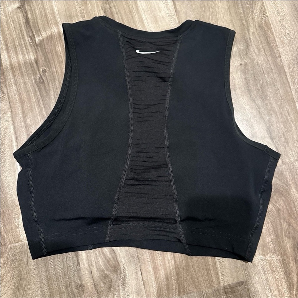 Nike crop top /bra - Picture 3 of 4